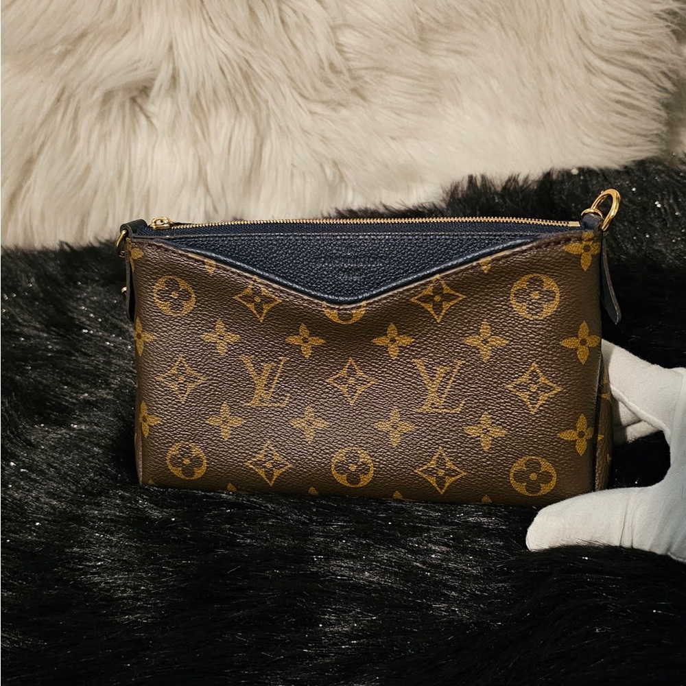 Louis Vuitton Monogram Clutch